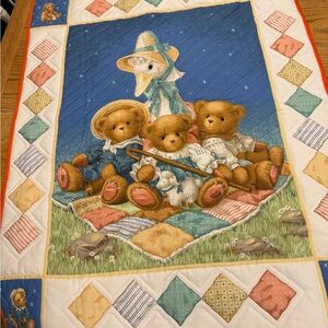 Quilted Blanket with Teddy Bear Design